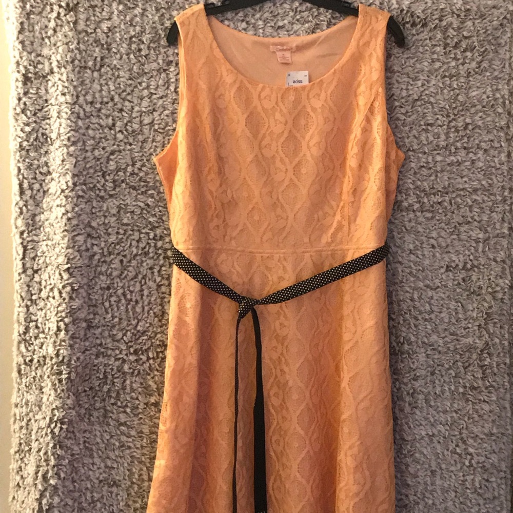 💜 Sleeveless dress with polka dot ribbon belt. 💜